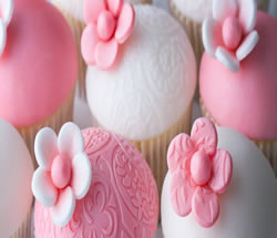 flower cup cakes pink/white